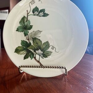 Elegant Green Vine Dinner Plate